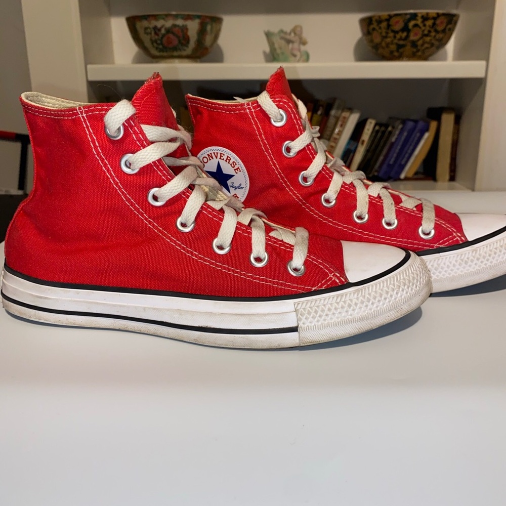 Red and white Converse All Star high-top sneaker (shoe). Men 6 unisex women 8 - Picture 2 of 9